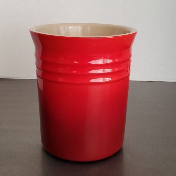 Le Creuset Stoneware Straight Cherry Red Ombre Finish Utensil Crock 6" - Picture 4 of 9